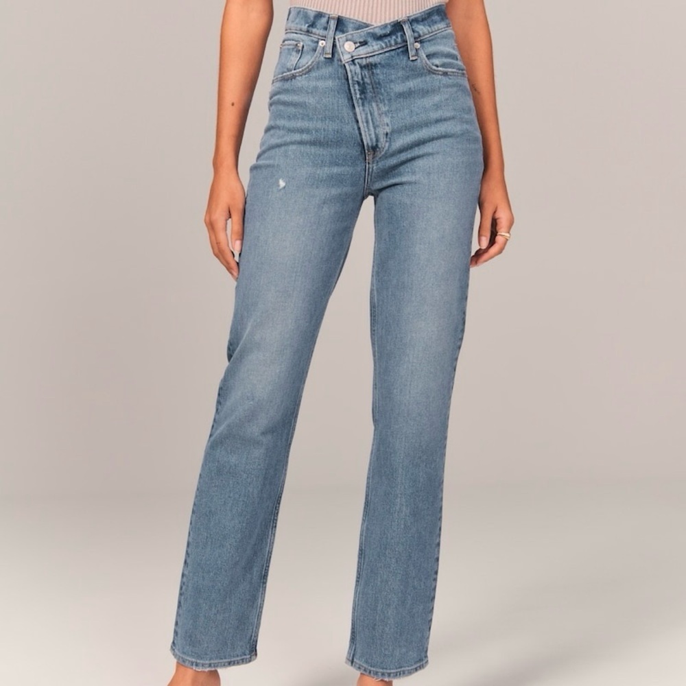Abercrombie & Fitch Curve Love Criss Cross 90s Straight Ultra High Rise Jeans